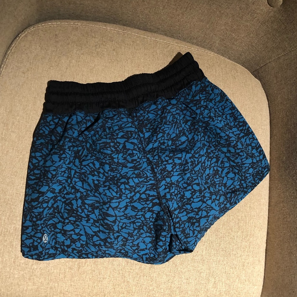 Lululemon tracker shorts size 4